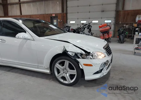 2009 Mercedes-Benz S 550 4Matic z USA, uszkodzony, nr VIN WDDNG86X69A262848